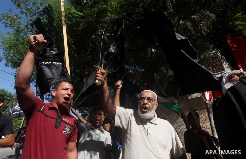Palestinians hold swords and knifes during protest in front of the United Nations headquarters in Gaza city against the showing of a movie that is allegedly offensive to Muslim Prophet Mohammad, Sept 12, 2012. Photo by A...