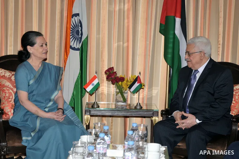 Palestinian President Mahmoud Abbas (Abu Mazen) meets with President of Indian National Congress Party Sonia Gandhi in the Indian capital, New Delhi, on Sep.12, 2012. Photo by Thaer Ganaim