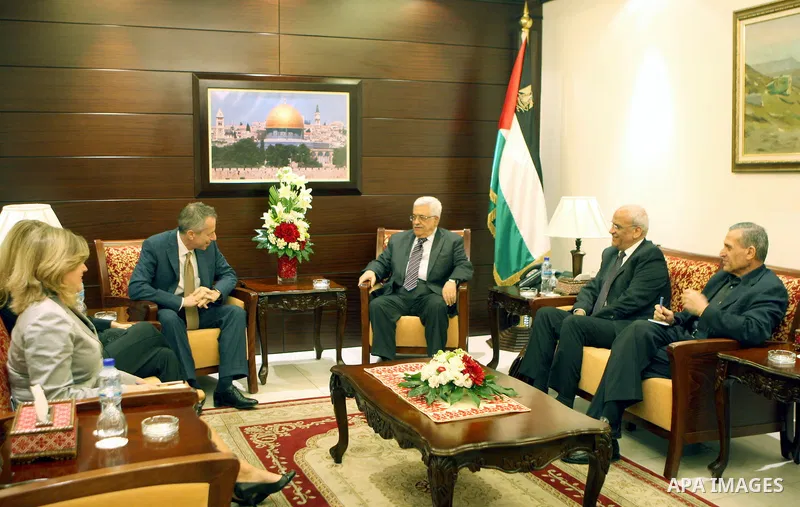 Palestinian President Mahmoud Abbas (Abu Mazen) meets with American Consul General Michael Ratney, in the West Bank city of Ramallah, Sept 17, 2012. Photo by Thaer Ganaim