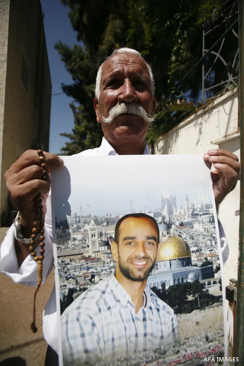 Palestinians participate a protest to calling for the liberty of Palestinians being held in Israeli jails, outside the Red Cross headquarters in the West Bank city of Jerusalem on September 18, 2012. Photo by Mahfouz Abu...