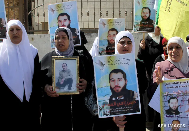 Palestinians participate a protest to calling for the liberty of Palestinians being held in Israeli jails, outside the Red Cross headquarters in the West Bank city of Nablus on September 18, 2012 . Photo by Nedal Eshtaya...