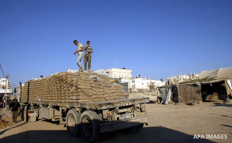 Lorries used to transfer goods from the smuggling tunnels stops working during a protest against the Egyptian decision to close the smuggling tunnels along the Gaza-Egypt border in Rafah, in the southern Gaza Strip, on S...