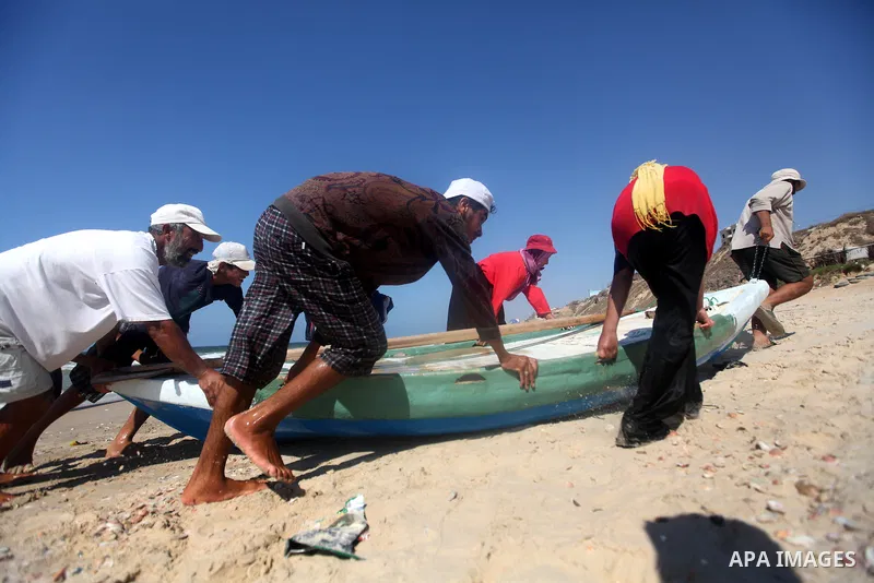 Palestinian fishermen prepare their boat to sailing at the sea front in Deir al-Balah Palestinian refugee camp, central of Gaza Strip, on September 19, 2012. Photo by Majdi Fathi