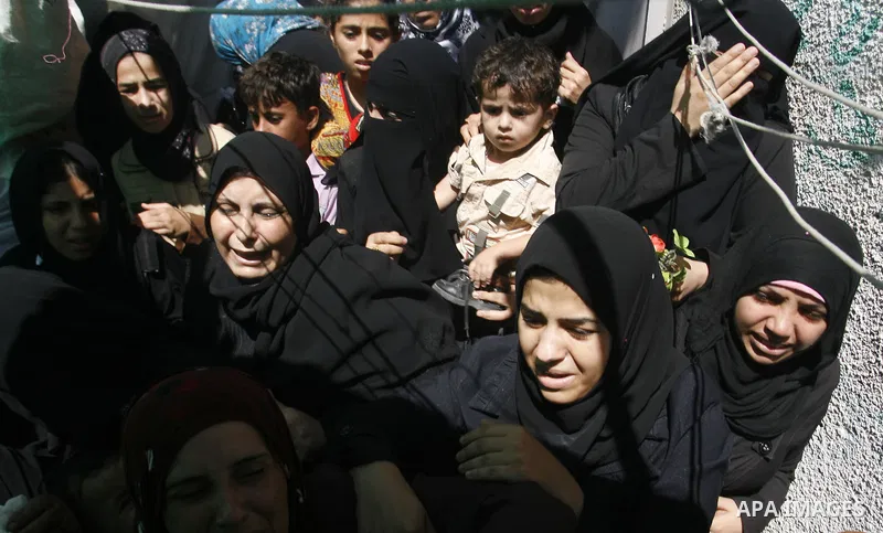 Palestinian relatives of Ibrahim Abu Enein mourn during his funeral in Rafah, southern Gaza Strip, on September 20, 2012. An Israeli air strike on the Gaza Strip killed two Palestinians and wounded one late on September...