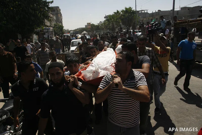 Palestinian Mourners carry the body of a Palestinian militant Ibrahim Abu Enein during his funeral in Rafah, southern Gaza Strip, on September 20, 2012. An Israeli air strike on the Gaza Strip killed two Palestinians and...