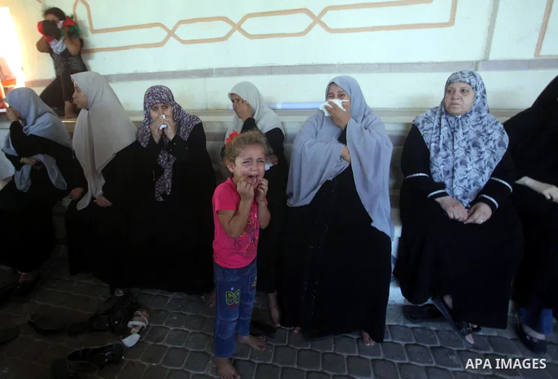 Relatives of Palestinian security official Ashraf Saleh mourn during his funeral in Rafah in the southern Gaza Strip September 20, 2012. Israel killed two Palestinian security officials, one of them Saleh, in the Hamas-r...