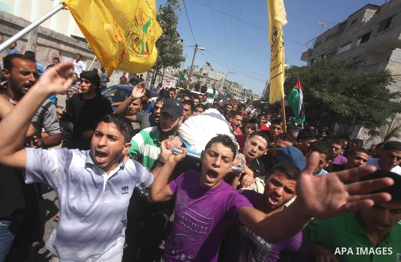 Palestinians carry the body of Palestinian security official Ashraf Saleh during his funeral in Rafah in the southern Gaza Strip September 20, 2012. Israel killed two Palestinian security officials, one of them Saleh, in...