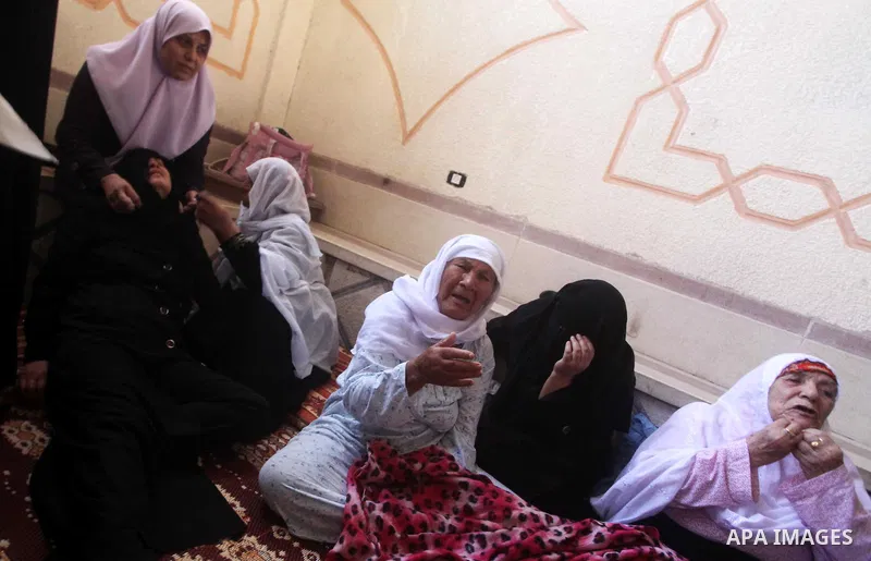 Relatives of Palestinian security official Ashraf Saleh mourn during his funeral in Rafah in the southern Gaza Strip September 20, 2012. Israel killed two Palestinian security officials, one of them Saleh, in the Hamas-r...