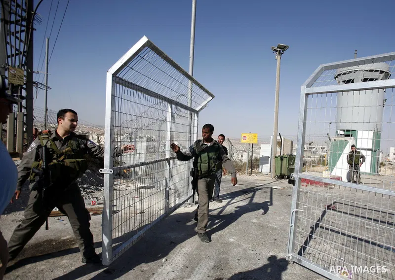 Israeli border officers stand guard during sealing off the Ras Khamis Checkpoint northen jerusalem on Sept. 20, 2012. The Israeli Ministry of Defence has announced its plans to seal off one of two checkpoints through whi...