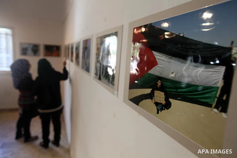 Palestinians participate in the photography gallery to calling for an end to the division between Hamas and Fatah in Gaza City, Saturday, Sep. 22, 2012. Photo by Majdi Fathi