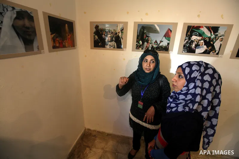 Palestinians participate in the photography gallery to calling for an end to the division between Hamas and Fatah in Gaza City, Saturday, Sep. 22, 2012. Photo by Majdi Fathi