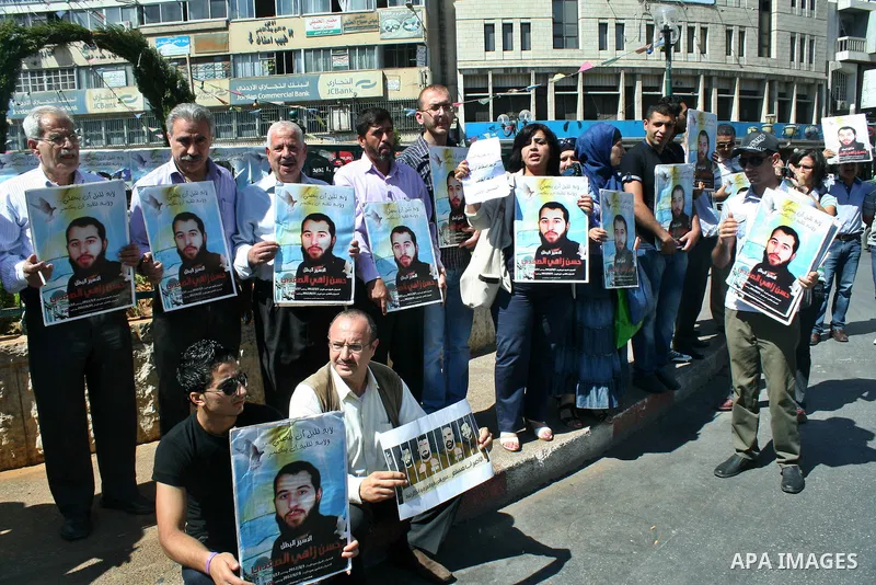 Palestinians participate a protest to calling for the liberty of Palestinians being held in Israeli jails, in the West Bank city of Nablus on September 23, 2012. Photo by Nedal Eshtayah