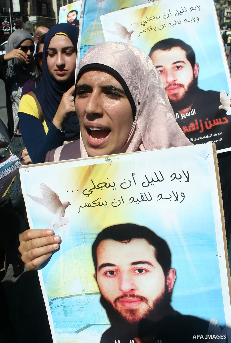 Palestinians participate a protest to calling for the liberty of Palestinians being held in Israeli jails, in the West Bank city of Nablus on September 23, 2012. Photo by Nedal Eshtayah