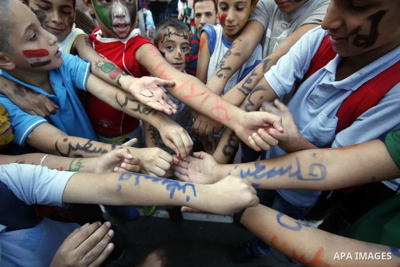 Palestinian children attend the Jerusalemite cakes festival in al-Sheikh Jarrah neighborhood in the east of Jerusalem city, on 23 September 2012. Photo by Mahfouz Abu Turk