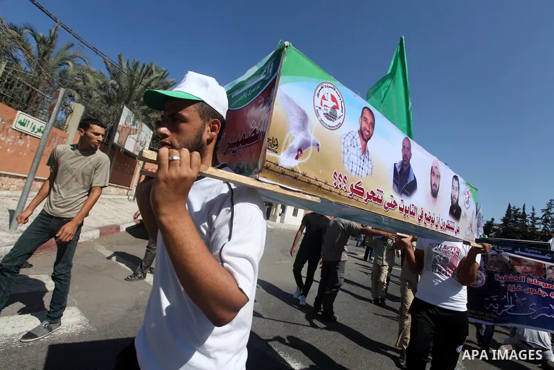 Palestinians take part in a protest in Gaza City calling for the release of Palestinian prisoners from Israeli jails September 24, 2012. Photo by Majdi Fathi