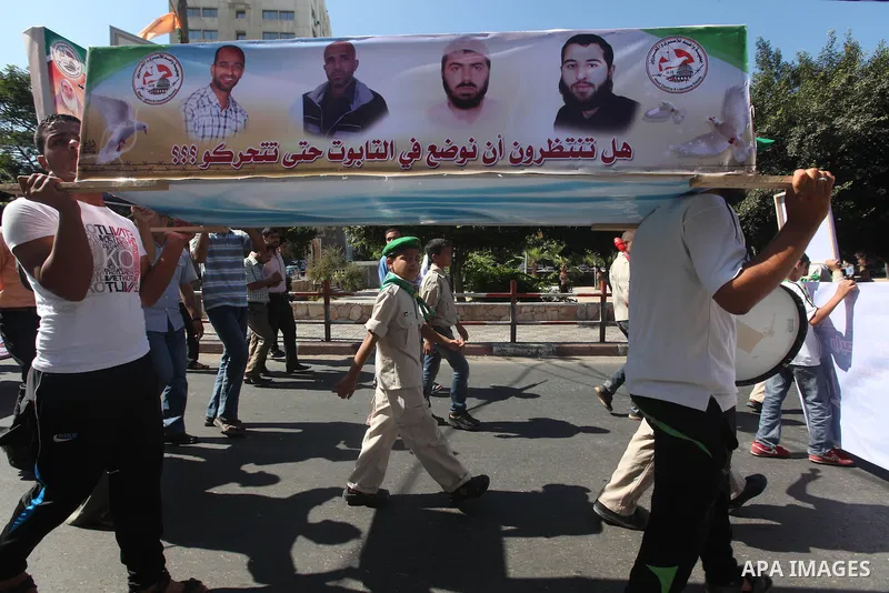 Palestinians take part in a protest in Gaza City calling for the release of Palestinian prisoners from Israeli jails September 24, 2012. Photo by Majdi Fathi