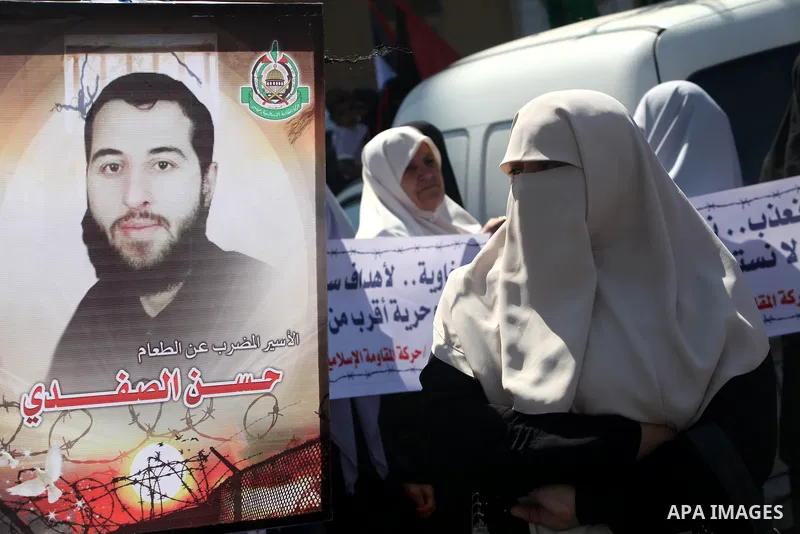 Palestinian women take part in a protest in Gaza City calling for the release of Palestinian prisoners from Israeli jails September 24, 2012. Photo by Majdi Fathi