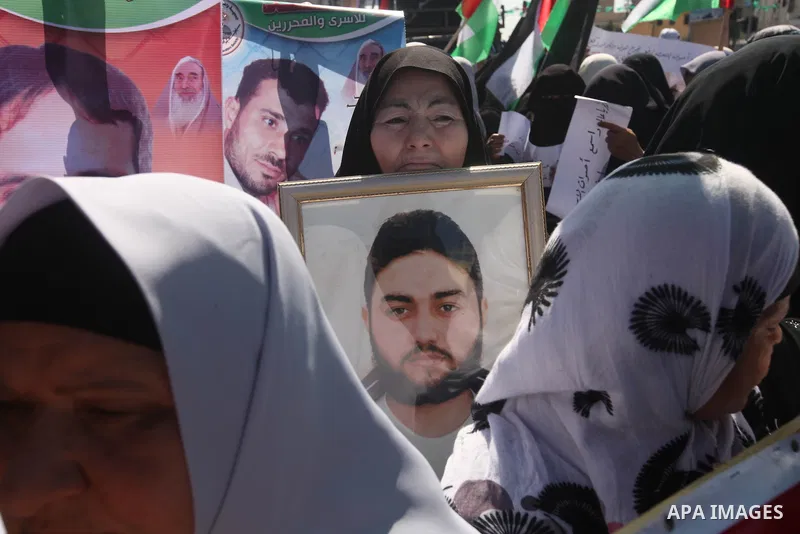 Palestinian women take part in a protest in Gaza City calling for the release of Palestinian prisoners from Israeli jails September 24, 2012. Photo by Majdi Fathi