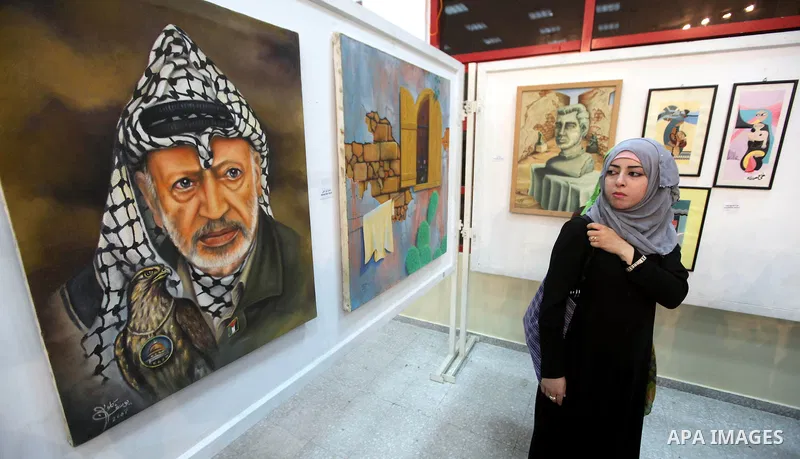 A Palestinian youth looks at paintings during an abstract painting show in Gaza city, on 24 September 2012. Photo by Majdi Fathi