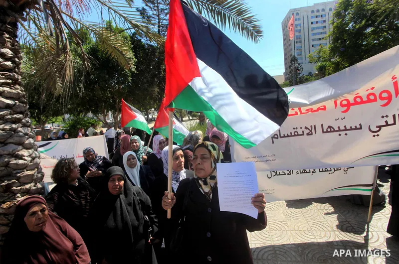 Palestinian women attend a protest calling for an end to Palestinian divisions between Fatah and Hamas, in Gaza city, on Sep. 25, 2012. Photo by Ashraf Amra