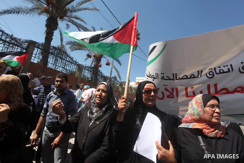 Palestinian women attend a protest calling for an end to Palestinian divisions between Fatah and Hamas, in Gaza city, on Sep. 25, 2012. Photo by Ashraf Amra