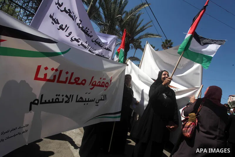 Palestinian women attend a protest calling for an end to Palestinian divisions between Fatah and Hamas, in Gaza city, on Sep. 25, 2012. Photo by Ashraf Amra