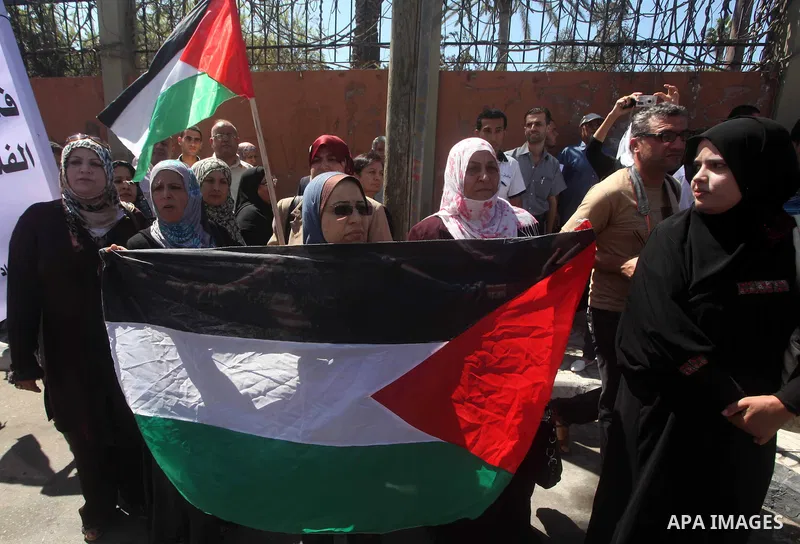 Palestinian women attend a protest calling for an end to Palestinian divisions between Fatah and Hamas, in Gaza city, on Sep. 25, 2012. Photo by Ashraf Amra