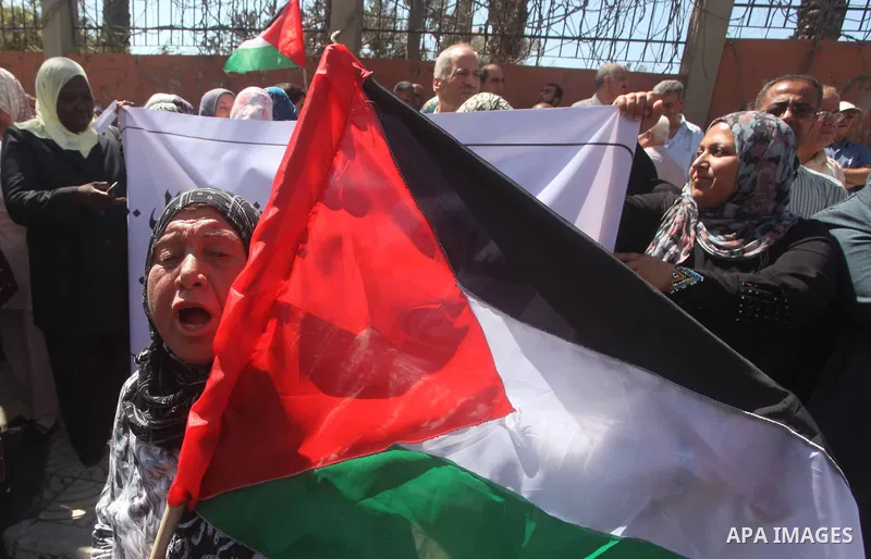 Palestinian women attend a protest calling for an end to Palestinian divisions between Fatah and Hamas, in Gaza city, on Sep. 25, 2012. Photo by Ashraf Amra