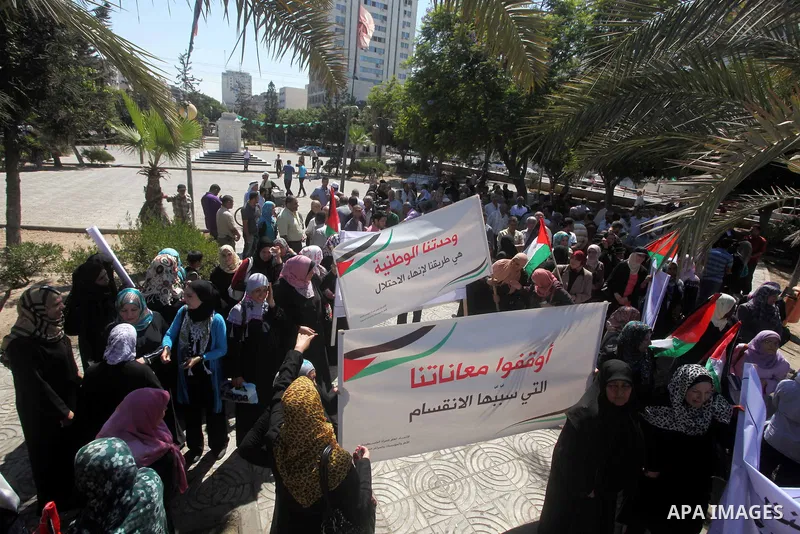 Palestinian women attend a protest calling for an end to Palestinian divisions between Fatah and Hamas, in Gaza city, on Sep. 25, 2012. Photo by Ashraf Amra