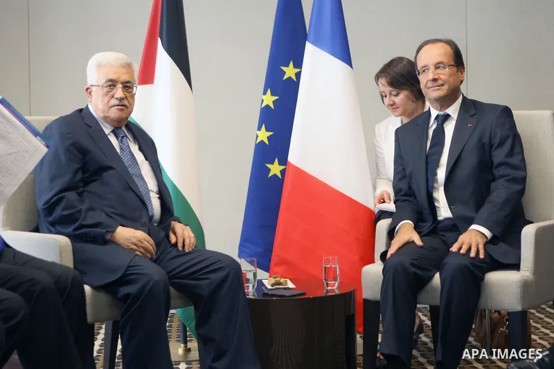 Palestinian President Mahmoud Abbas (Abu Mazen) meets with French President Holland, on Sept. 25, 2012. Photo by Thaer Ganaim