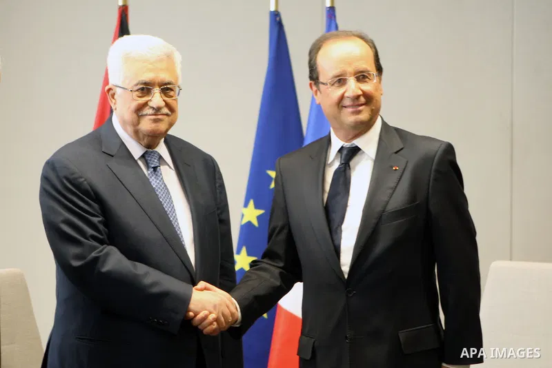 Palestinian President Mahmoud Abbas (Abu Mazen) meets with French President Holland, on Sept. 25, 2012. Photo by Thaer Ganaim