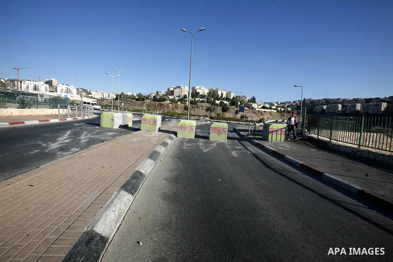 A view of the close the roads between the Israeli settlements and the Arab neighborhoods by the Israeli border police in Jerusalem's old city, Sept. 26, 2012. Closes early for Yom Kippur, the Day of Atonement and the hol...