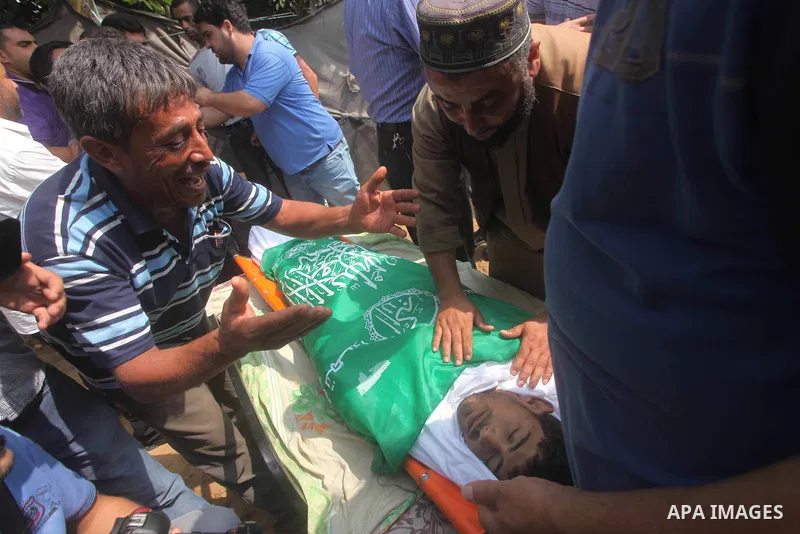 Relatives of Palestinian fisherman Fahmi Abu Rayash mourn over his body during his funeral in Beit Lahia in the northern Gaza Strip on September 29, 2012. Abu Rayash died of his wounds after the Israeli navy opened fire...
