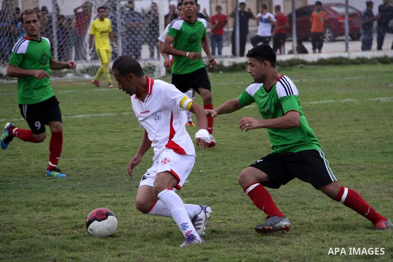 The Palestinian team of Youth Khan Younis and the team of al-Shijaia during the premier league in Gaza city on 29 September 2012. Photo by Alaa Shamaly