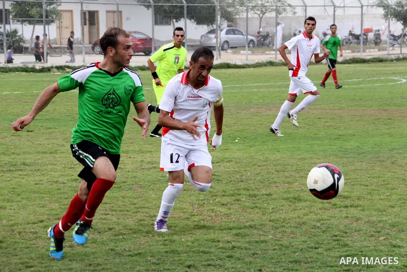 The Palestinian team of Youth Khan Younis and the team of al-Shijaia during the premier league in Gaza city on 29 September 2012. Photo by Alaa Shamaly