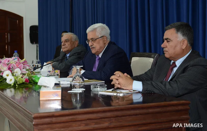Palestinian President Mahmoud Abbas (Abu Mazen) meets with featured students from Jerusalem, in the West Bank city of Ramallah on October 1, 2012. Photo by Muhammed Ateeq