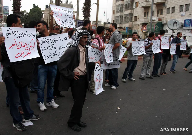 Palestinian protesters from the West Bank town of Ramallah, march towards the Palestinian Presidential compound as they hold slogans against the Palestinian Authority security forces, in Ramallah, West Bank, 02 October 2...