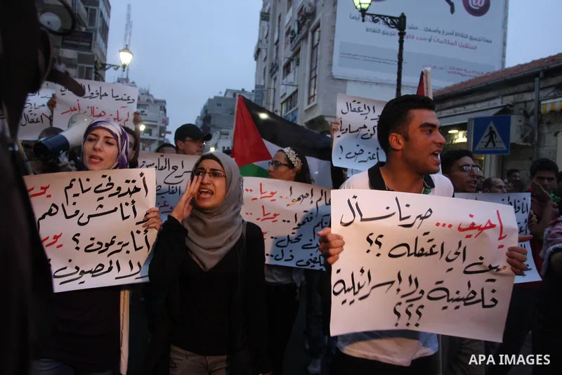 Palestinian protesters from the West Bank town of Ramallah, march towards the Palestinian Presidential compound as they hold slogans against the Palestinian Authority security forces, in Ramallah, West Bank, 02 October 2...