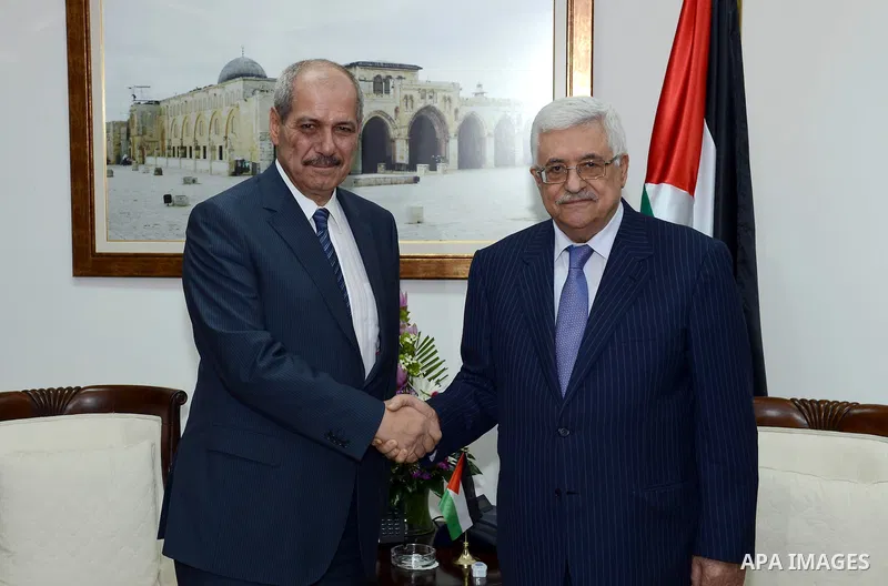 Palestinian President Mahmoud Abbas meets with Jordanian Prime Minister Fayez al-Tarawneh in the West Bank city of Ramallah, October 4, 2012. Photo by Mohamed al-Ateeq