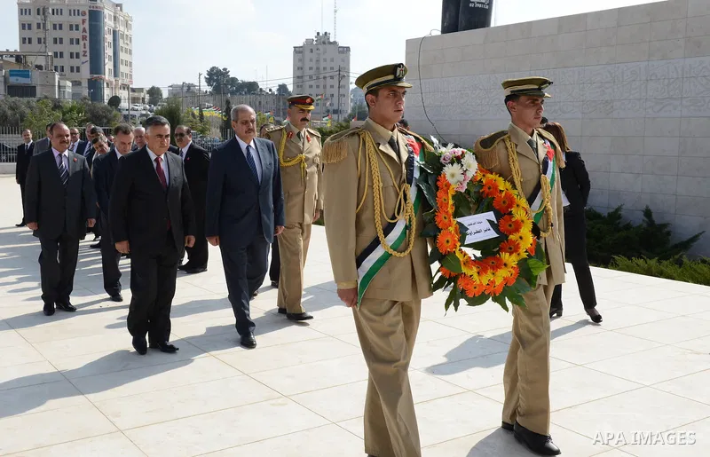 Jordanian Prime Minister Fayez al-Tarawneh lays a wreath to the tomb of former Palestinian President and PLO-leader Yassir Arafat during a visit to the West Bank city of Ramallah, October 4, 2012. Photo by Mohamed al-Ate...