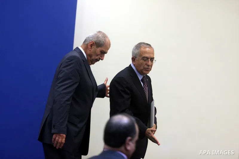 Palestinian Prime Minster Salam Fayyad, and his Jordanian counterpart Fayez al-Tarawneh at Fayyad's office in the West Bank city of Ramallah, 04 October 2012. Photo by Issam Rimawi