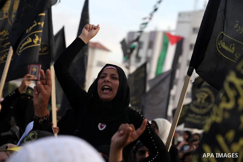 A female Islamic Jihad militants takes part in a ceremony marking the 25th anniversary of the movement's establishment and the 17th anniversary of the death of the group's leader Fathi Shekaki in Gaza City October 4, 201...
