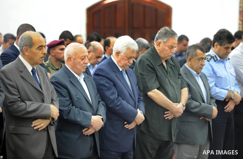 Palestinian President Mahmoud Abbas (Abu Mazen) attend Friday prayers at Palestinian Authority headquarter, in the West Bank city of Ramallah, oct. 05, 2012. Photo by Mohammed Ateeq