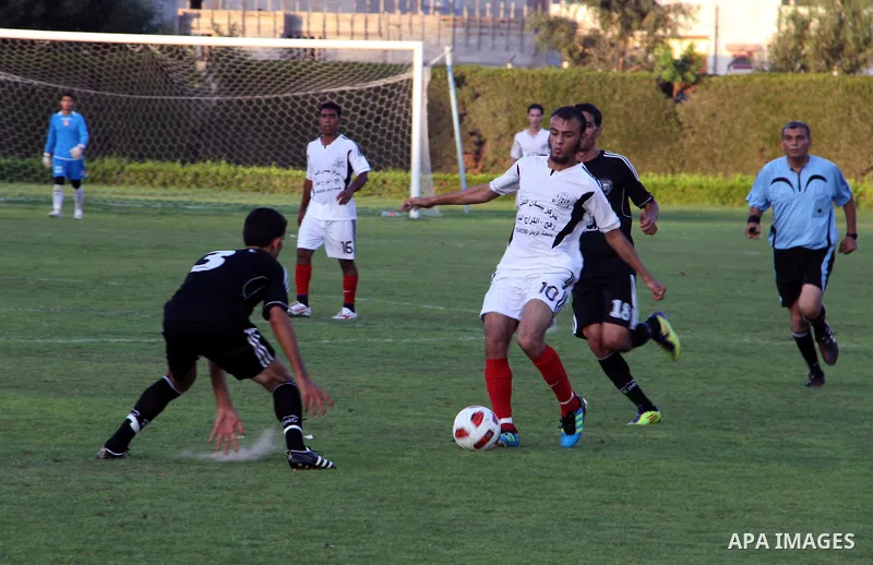 The Palestinian team of Gaza Sport and the team of Rafah during the premier league in Gaza city on Oct. 05 2012. Photo by Alaa Shamaly
