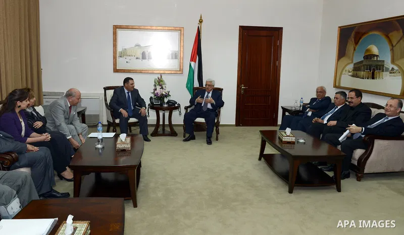 Palestinian President Mahmoud Abbas meets with companies Systems Information in the West Bank city of Ramallah, October 6, 2012. Photo by Mohamed al-Ateeq