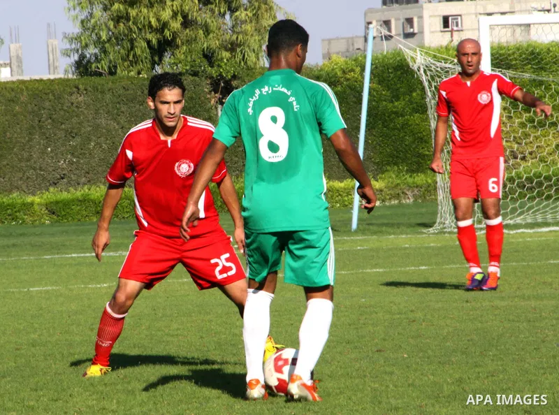 Palestinian soccer team of al-Ahly and the team of Rafah play during the 4th round in the premier league in Gaza city on Oct. 06 2012. Photo by Alaa Shamaly