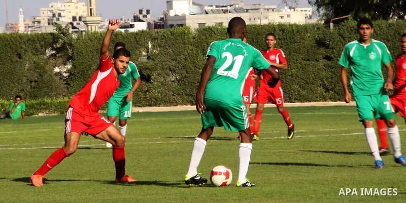 Palestinian soccer team of al-Ahly and the team of Rafah play during the 4th round in the premier league in Gaza city on Oct. 06 2012. Photo by Alaa Shamaly