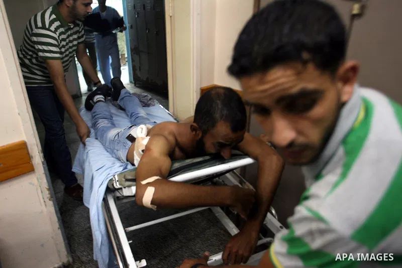 Medics treat a wounded Palestinian man in a hospital following an Israeli air strike in Rafah camp in the southern Gaza Strip October 7, 2012. A missile fired by an Israeli aircraft hit and wounded two Palestinian milita...