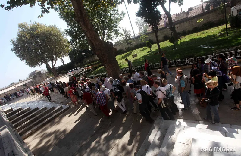 Foreign tourists during a tour in the Tourism places, in Turkey on Oct. 08, 2012. Photo by Ashraf Amra