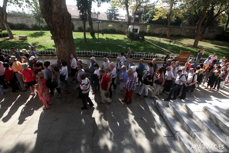 Foreign tourists during a tour in the Tourism places, in Turkey on Oct. 08, 2012. Photo by Ashraf Amra